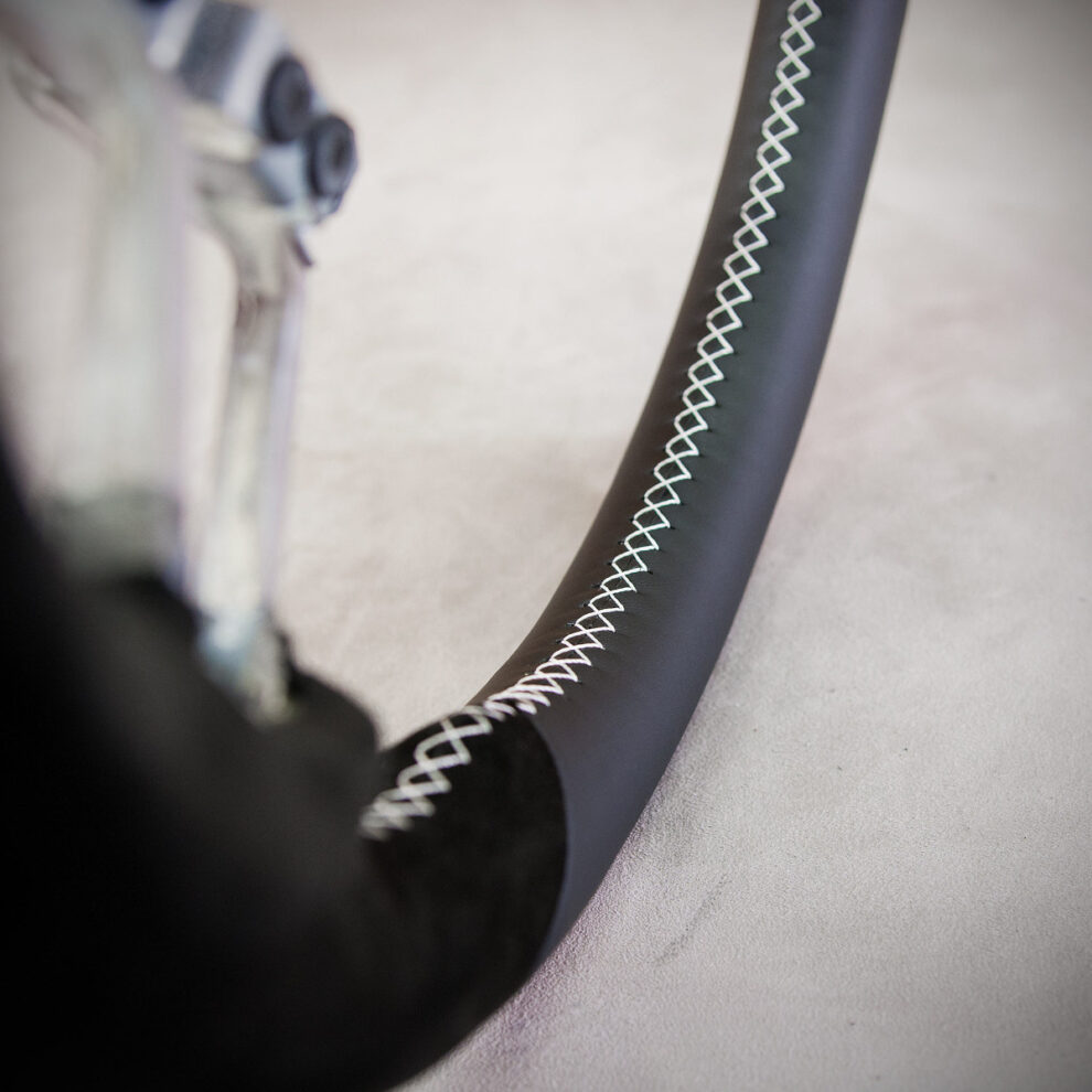 Modyfikacja i obszycie kierownicy Porsche Cayenne