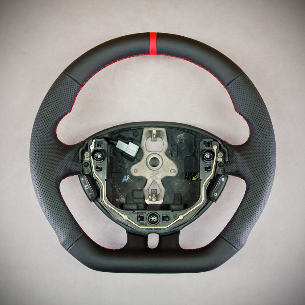 Modyfikacja i obszycie kierownicy Renault Clio III