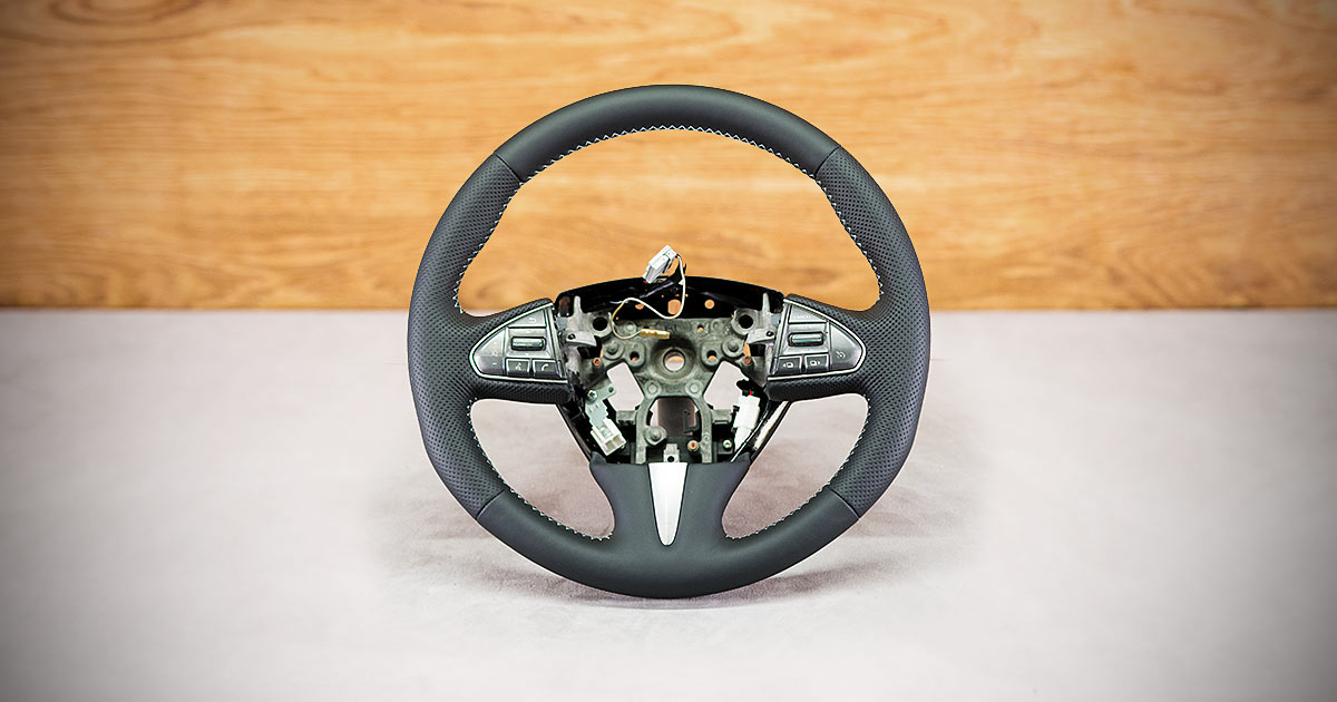 Obszycie kierownicy Infiniti Q50