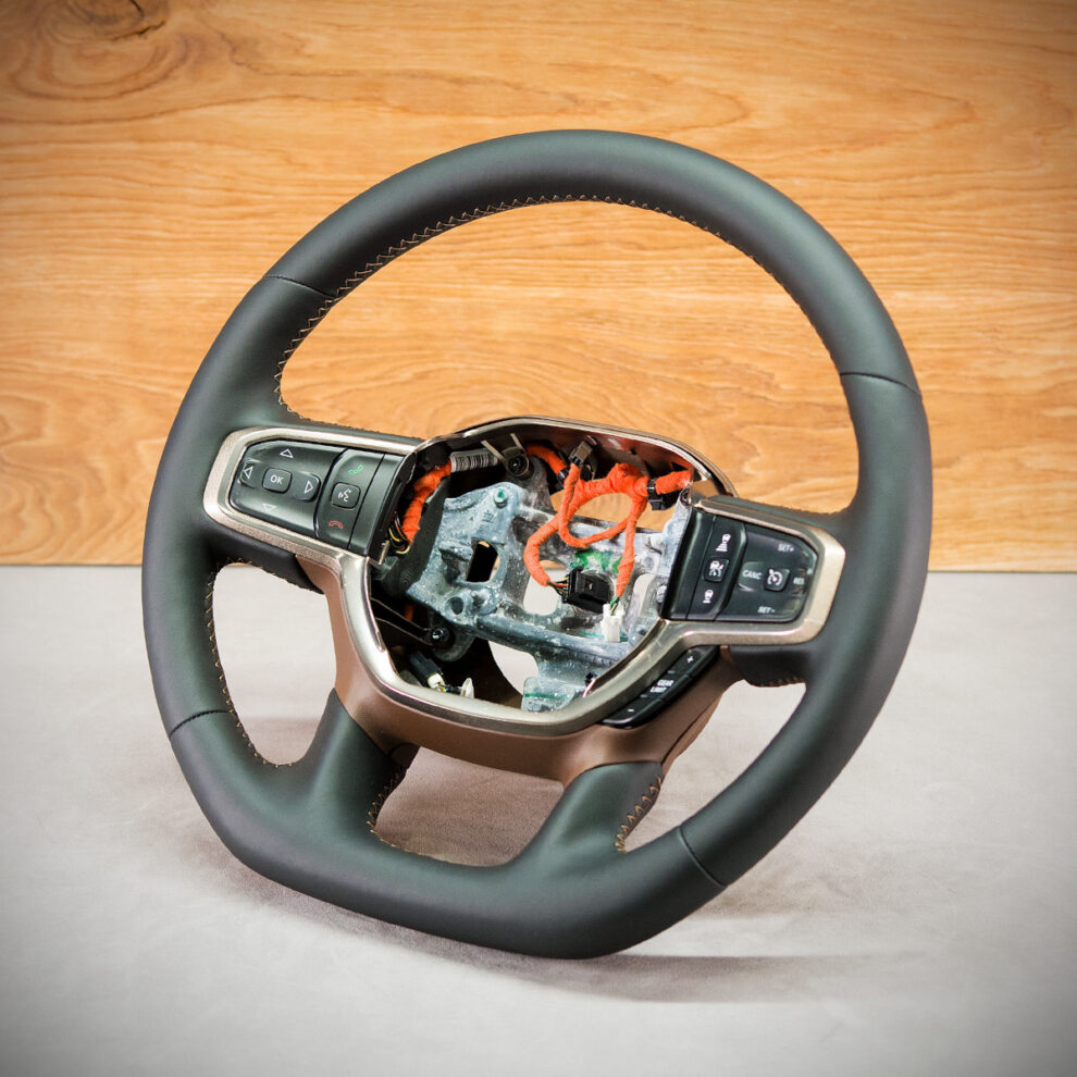 Modyfikacja i obszycie kierownicy Dodge RAM