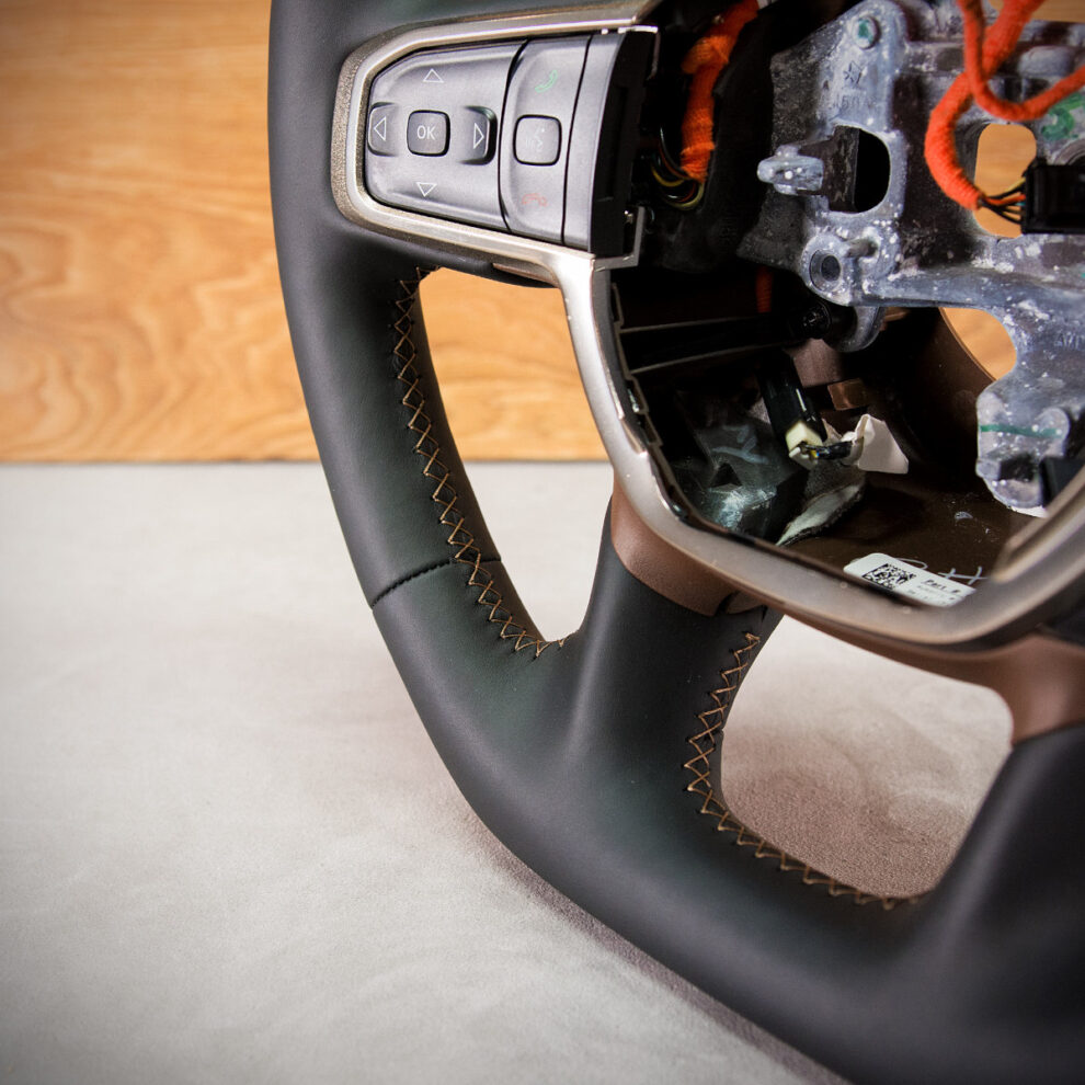 Modyfikacja i obszycie kierownicy Dodge RAM