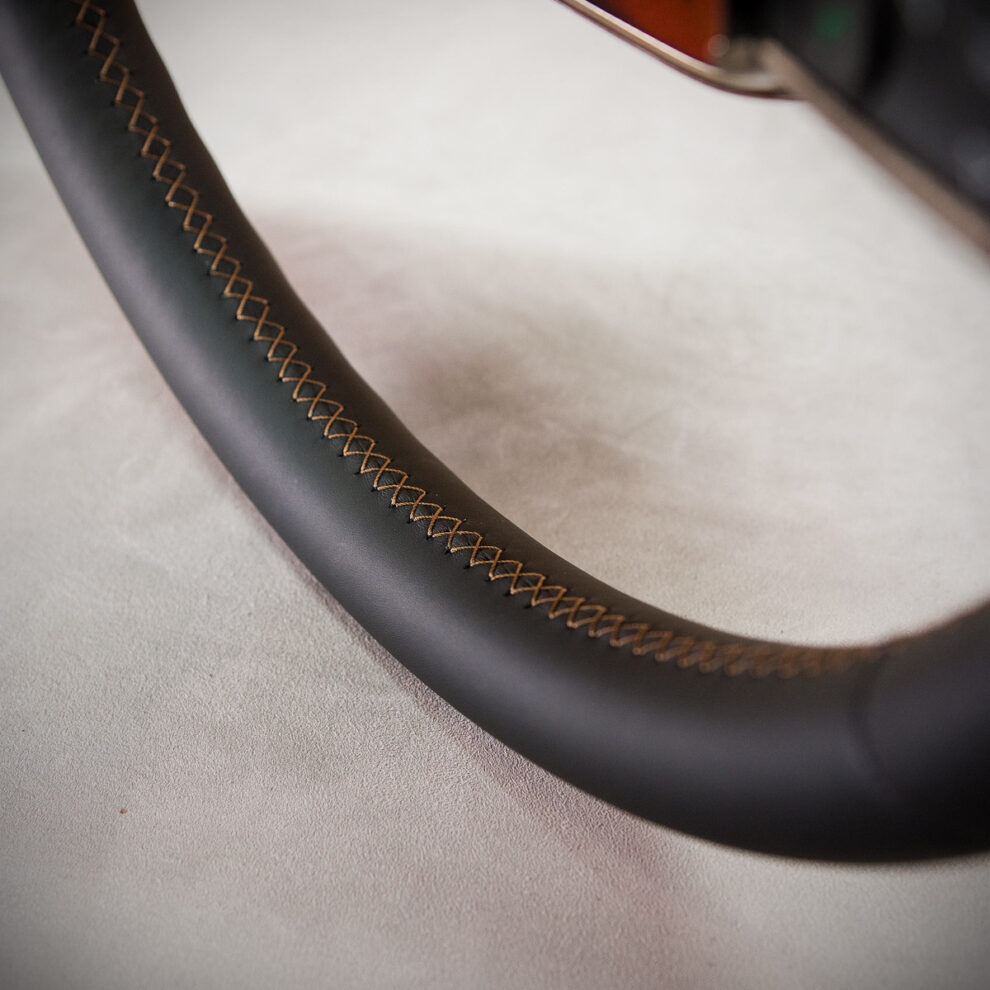 Modyfikacja i obszycie kierownicy Dodge RAM