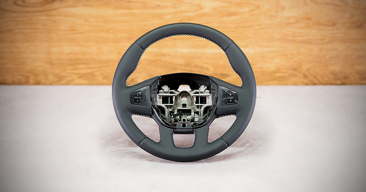 Modyfikacja i obszycie kierownicy Renault Trafic III