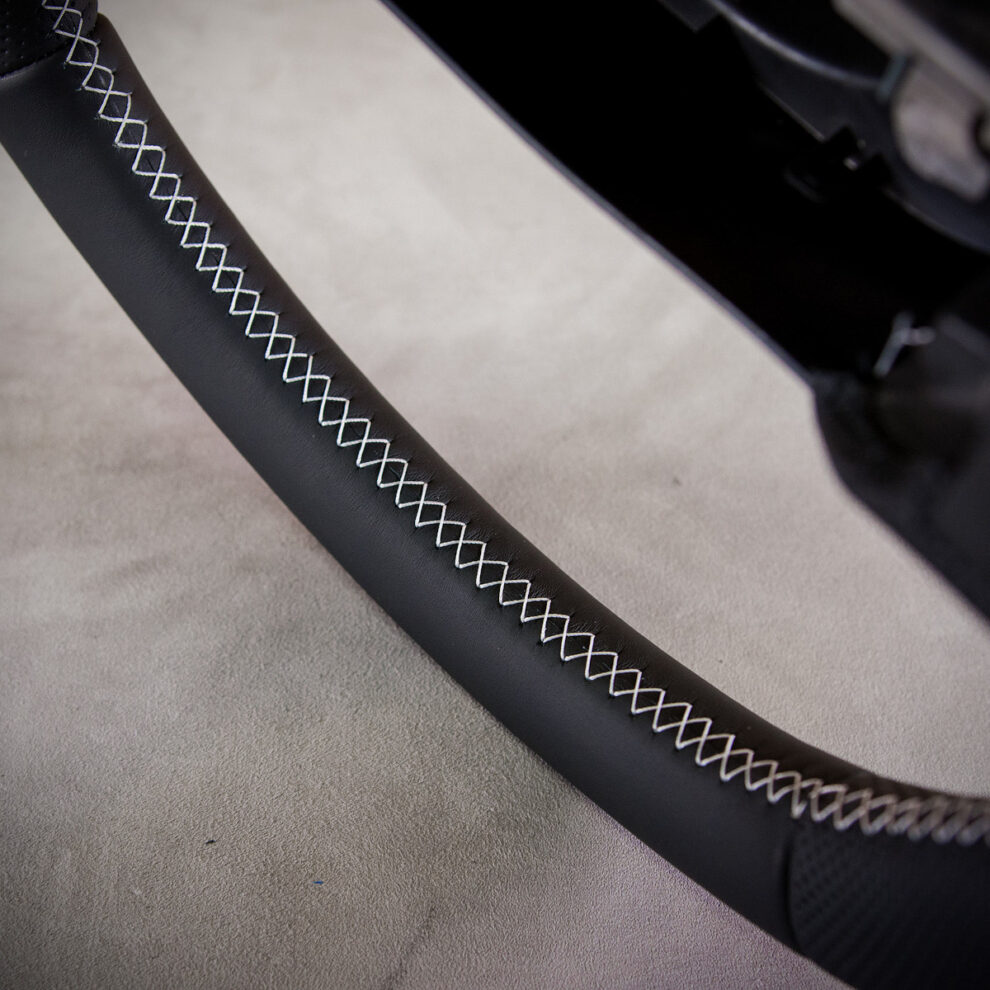 Modyfikacja i obszycie kierownicy Renault Trafic III