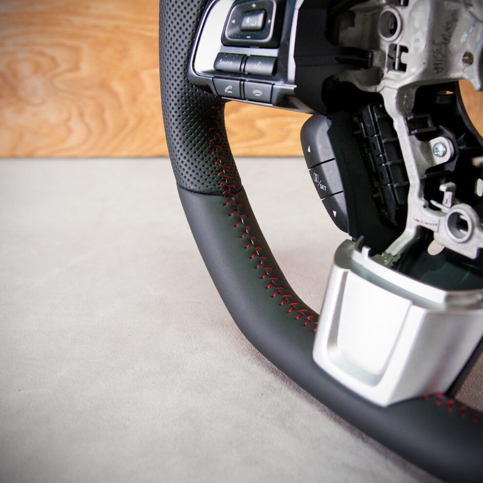 Obszycie kierownicy Subaru WRX