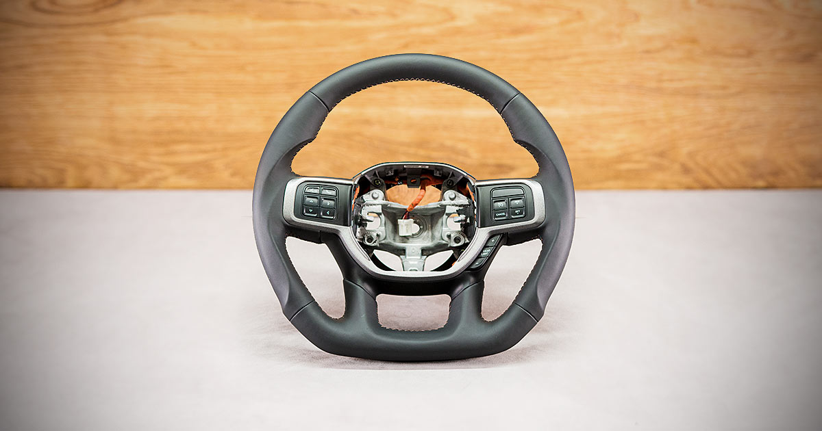 Modyfikacja i obszycie kierownicy Dodge RAM