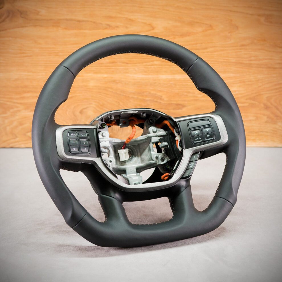 Modyfikacja i obszycie kierownicy Dodge RAM