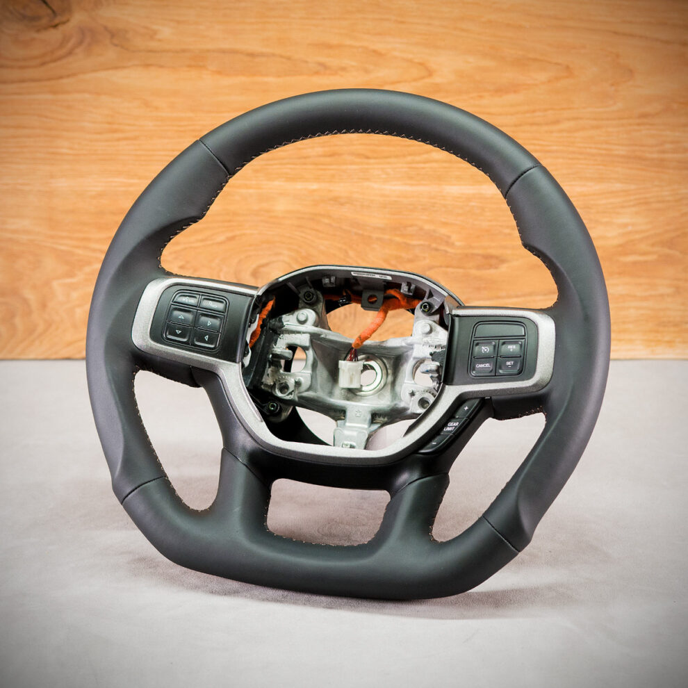 Modyfikacja i obszycie kierownicy Dodge RAM