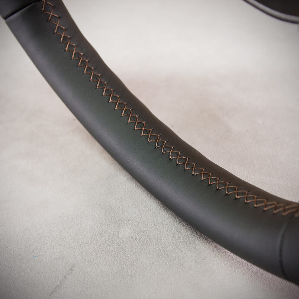 Modyfikacja i obszycie kierownicy Dodge RAM