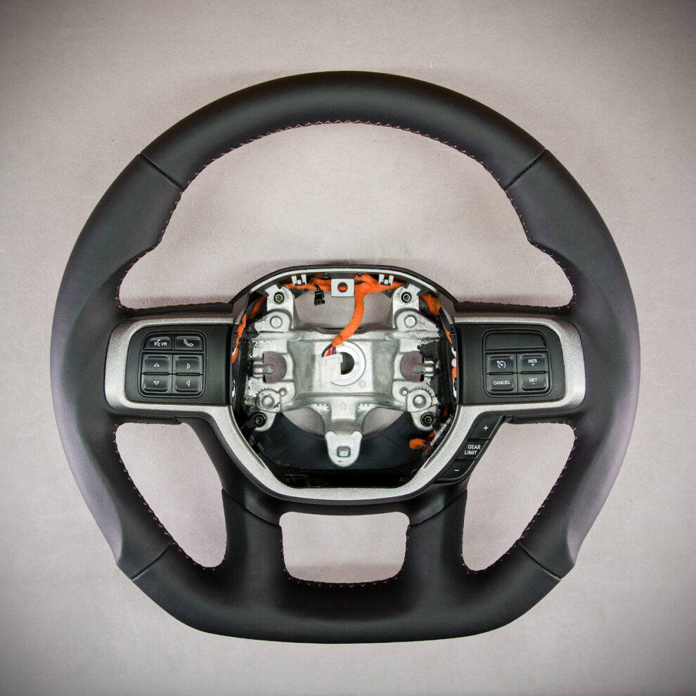 Modyfikacja i obszycie kierownicy Dodge RAM