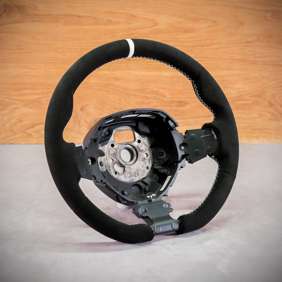 Obszycie kierownicy Lamborghini Aventador