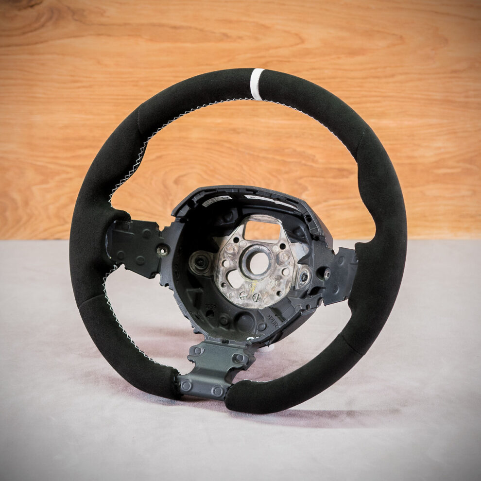 Obszycie kierownicy Lamborghini Aventador