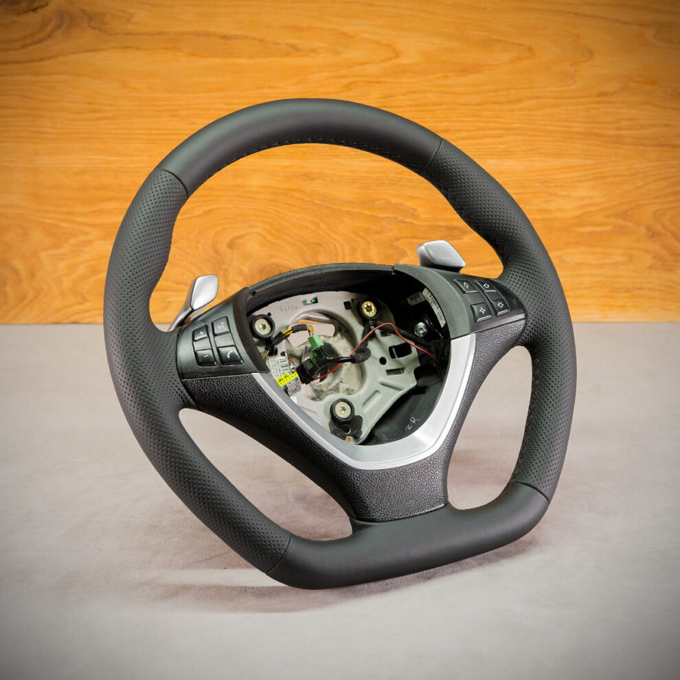 Modyfikacja i obszycie kierownicy BMW X6 E71