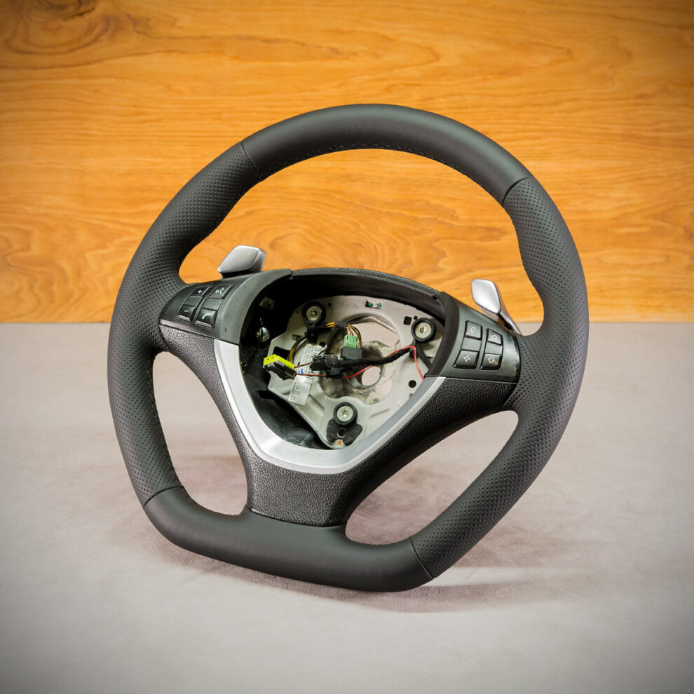 Modyfikacja i obszycie kierownicy BMW X6 E71