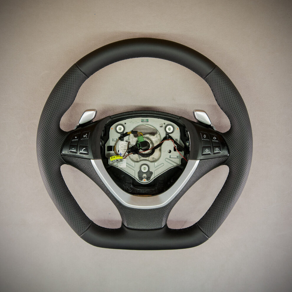 Modyfikacja i obszycie kierownicy BMW X6 E71