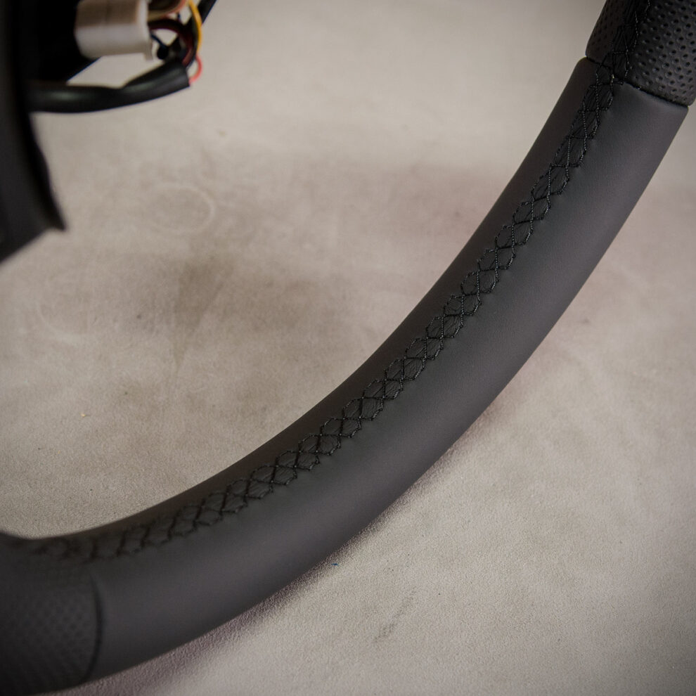 Modyfikacja i obszycie kierownicy Lexus RX