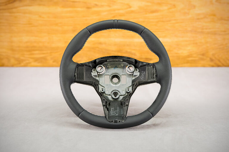 Modyfikacja i obszycie kierownicy Tesla Model 3