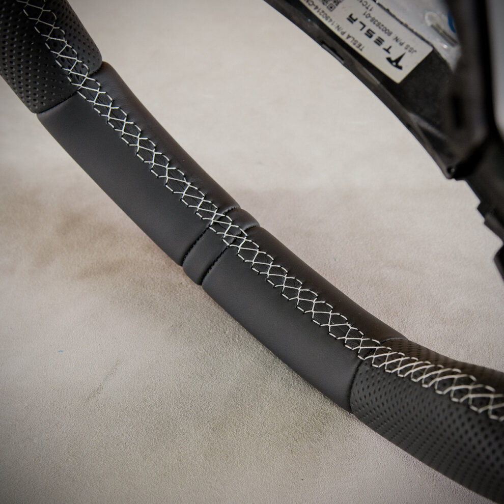 Modyfikacja i obszycie kierownicy Tesla Model 3