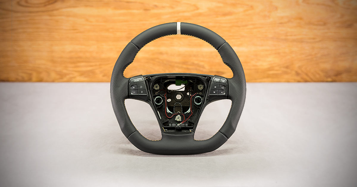 Modyfikacja i obszycie kierownicy Volvo C70