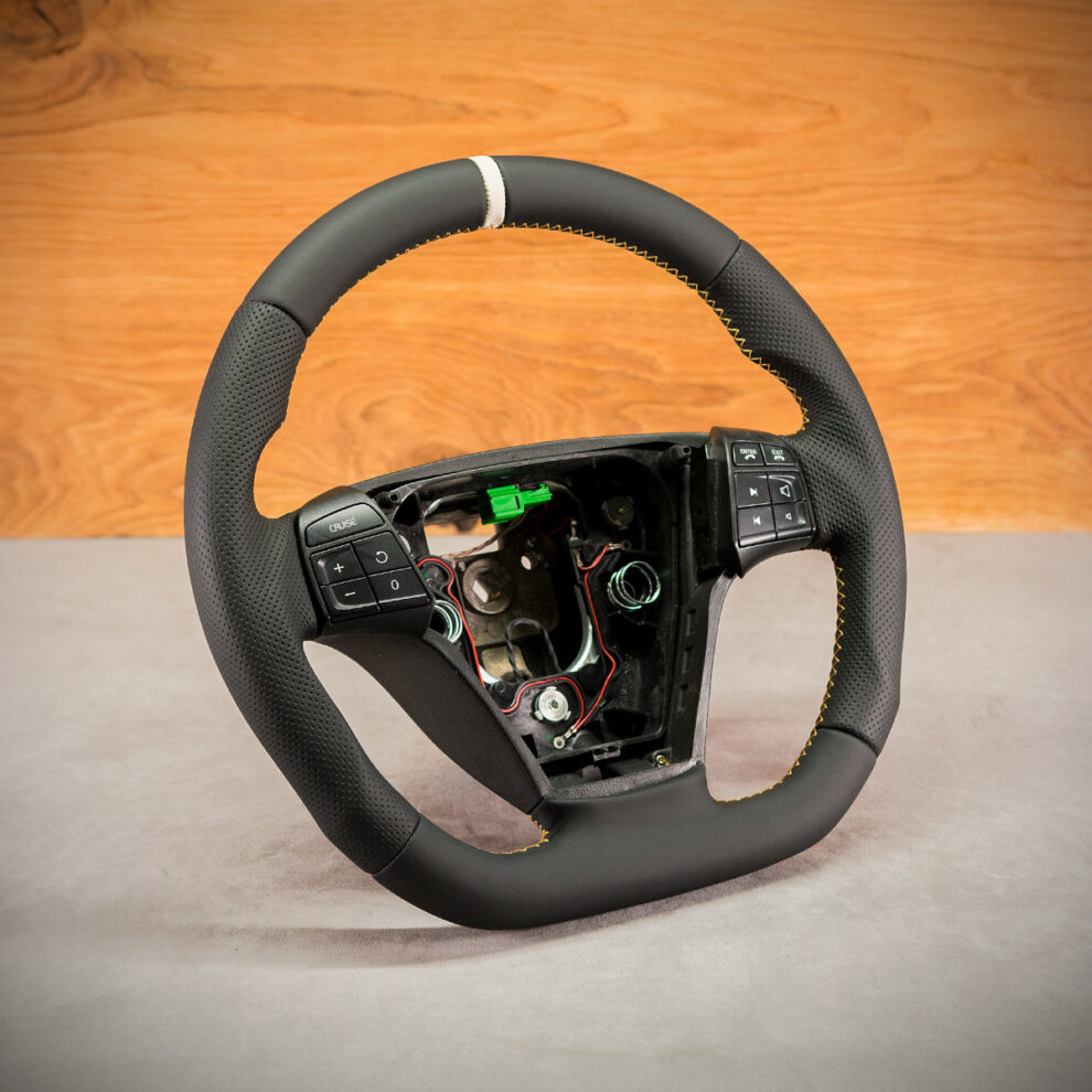 Modyfikacja i obszycie kierownicy Volvo C70