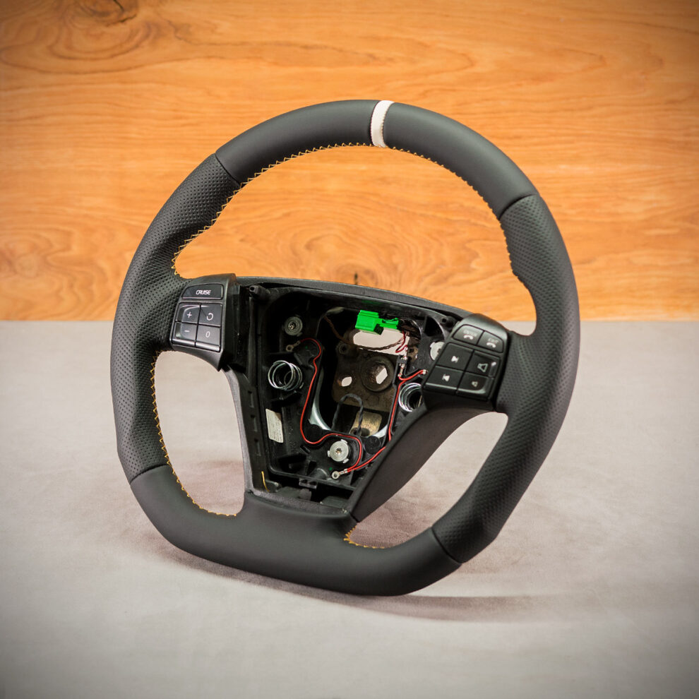 Modyfikacja i obszycie kierownicy Volvo C70