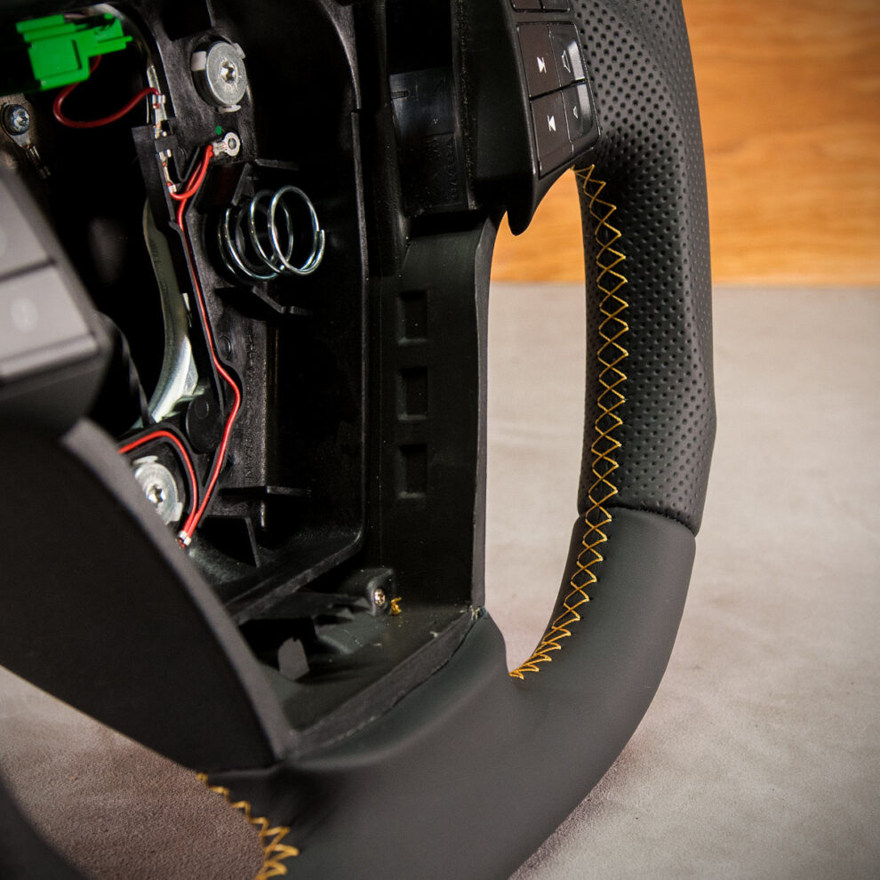 Modyfikacja i obszycie kierownicy Volvo C70