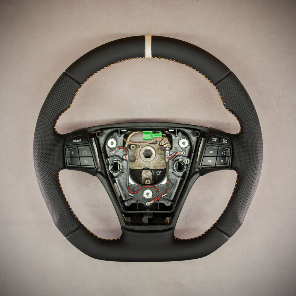 Modyfikacja i obszycie kierownicy Volvo C70