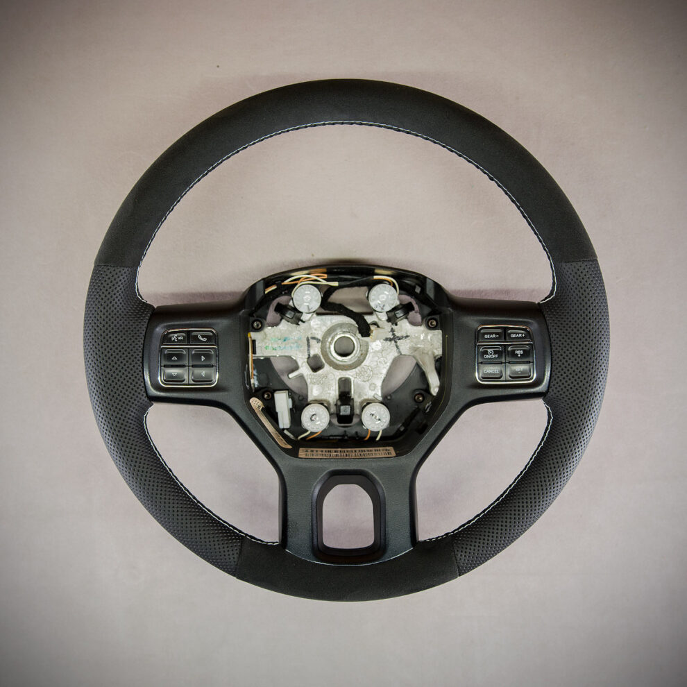 Obszycie kierownicy RAM 1500