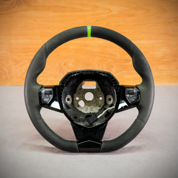 Kierownica Lamborghini Aventador przed obszyciem