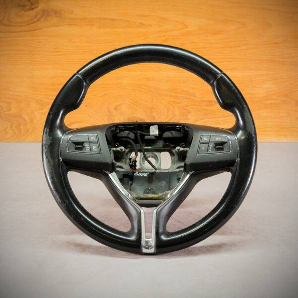 Kierownica Maserati Ghibli przed obszyciem