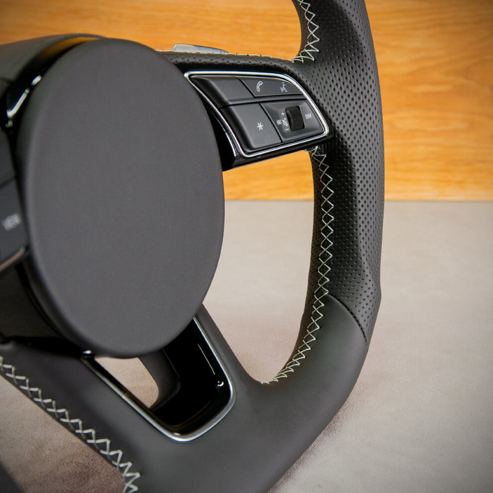 Modyfikacja i obszycie kierownicy Audi S3 8Y