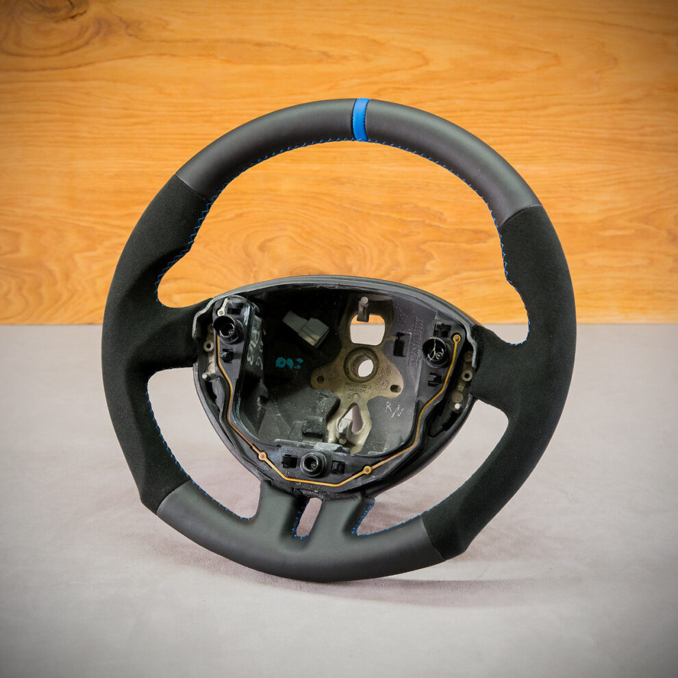 Modyfikacja i obszycie kierownicy Renault Clio III