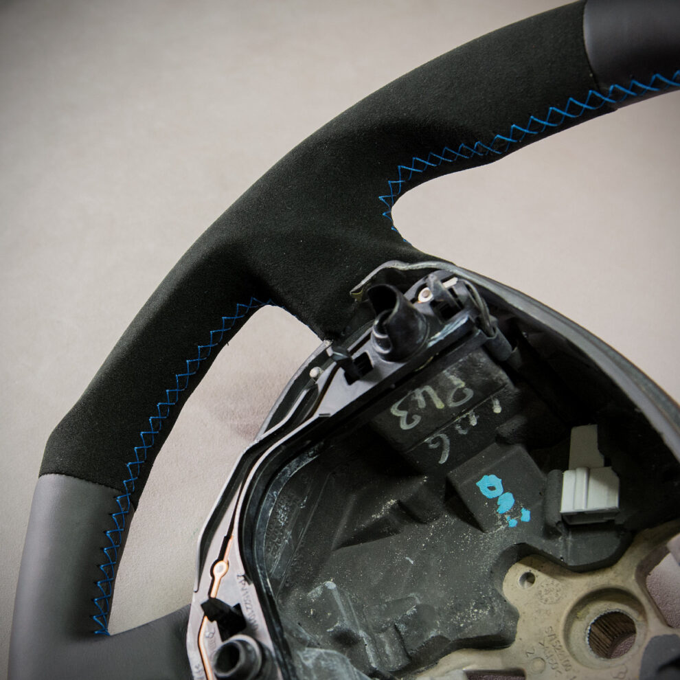 Modyfikacja i obszycie kierownicy Renault Clio III