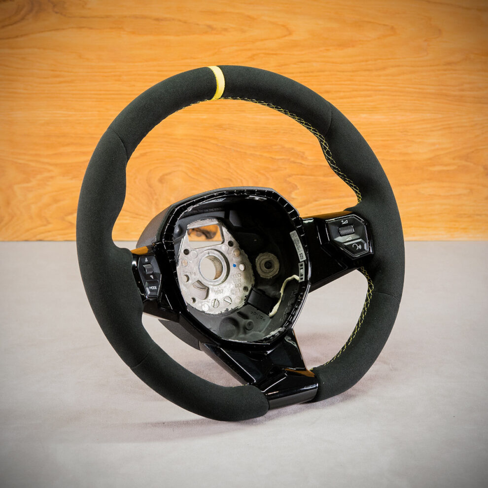 Obszycie kierownicy Lamborghini Aventador