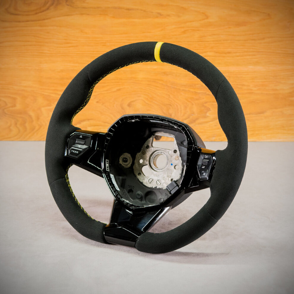 Obszycie kierownicy Lamborghini Aventador