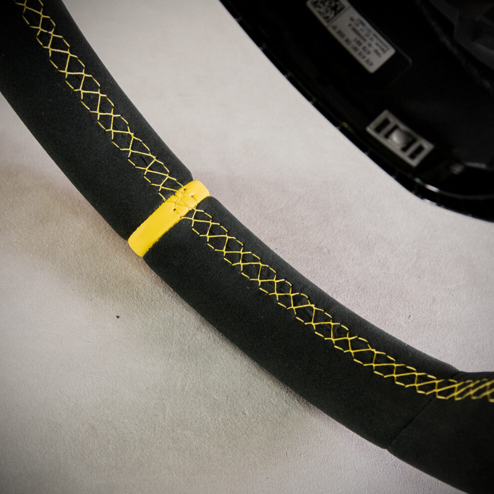 Obszycie kierownicy Lamborghini Aventador