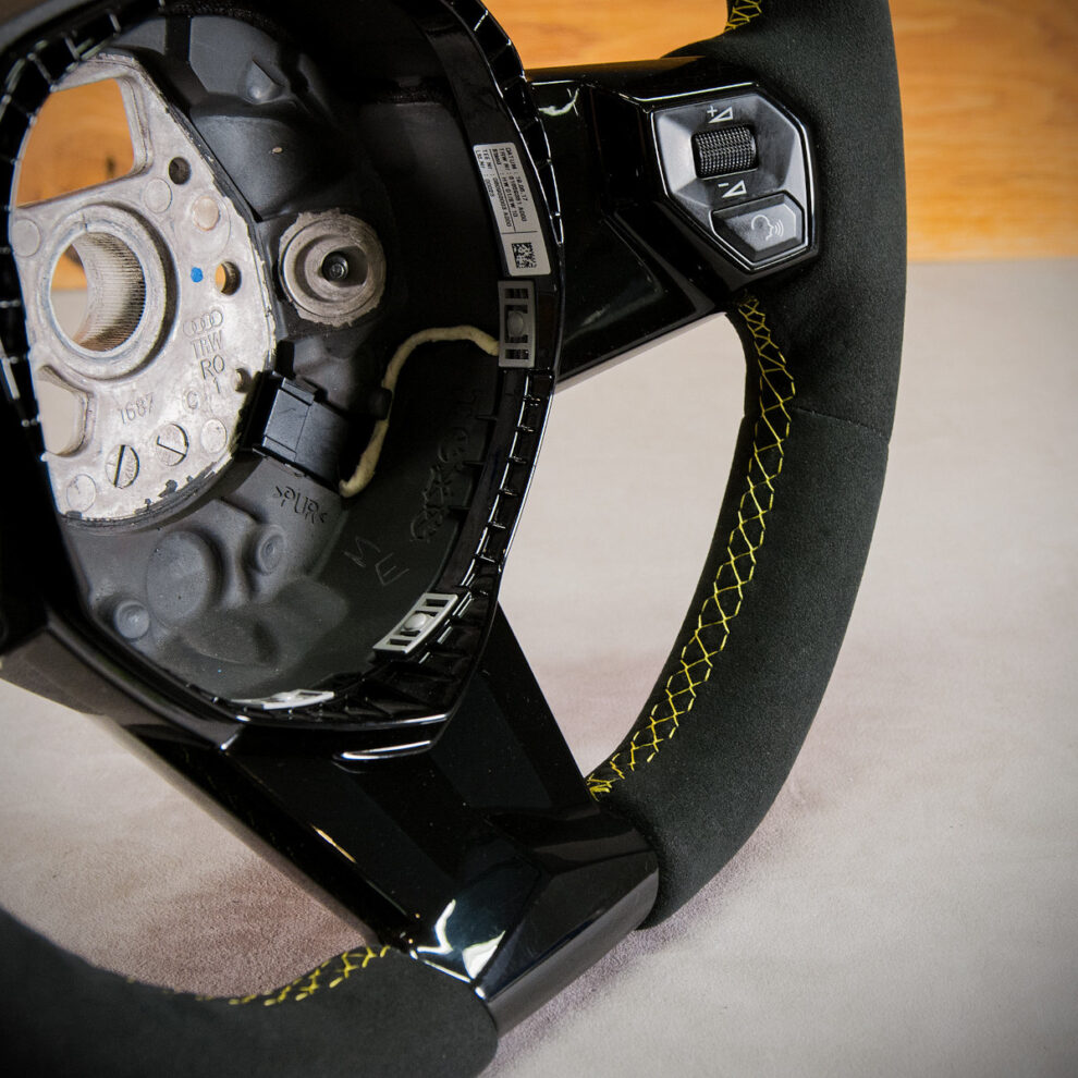 Obszycie kierownicy Lamborghini Aventador