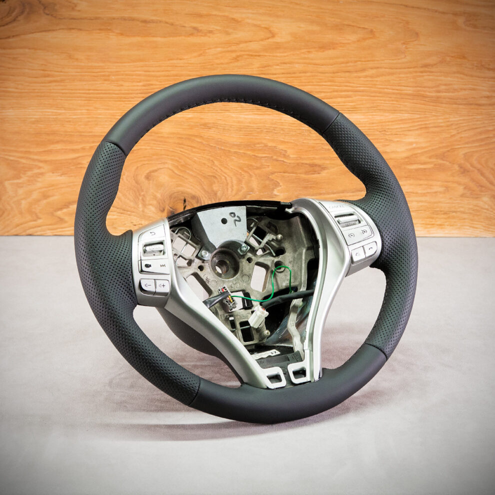 Obszycie kierownicy Nissan Navara