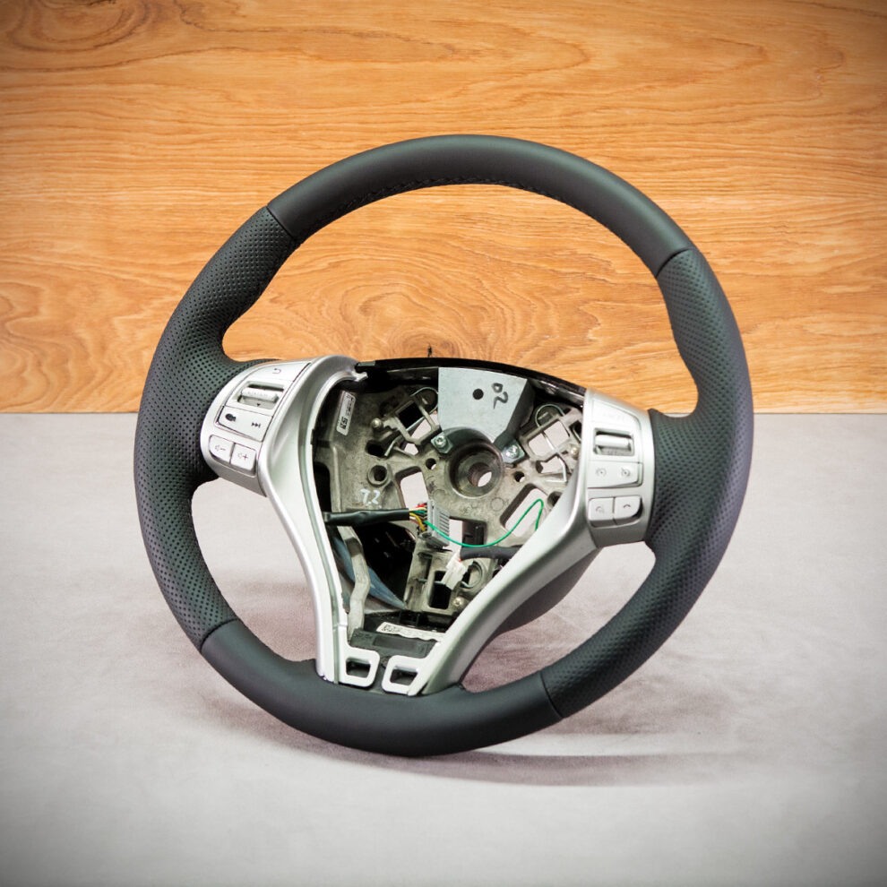 Obszycie kierownicy Nissan Navara