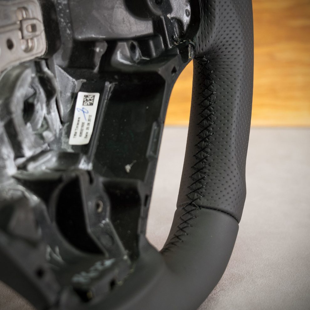 Modyfikacja i obszycie kierownicy BMW 3GT