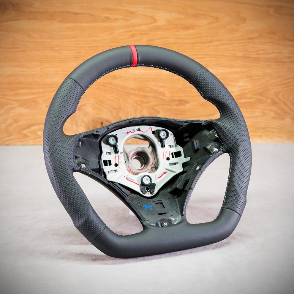 Modyfikacja i obszycie kierownicy BMW E87