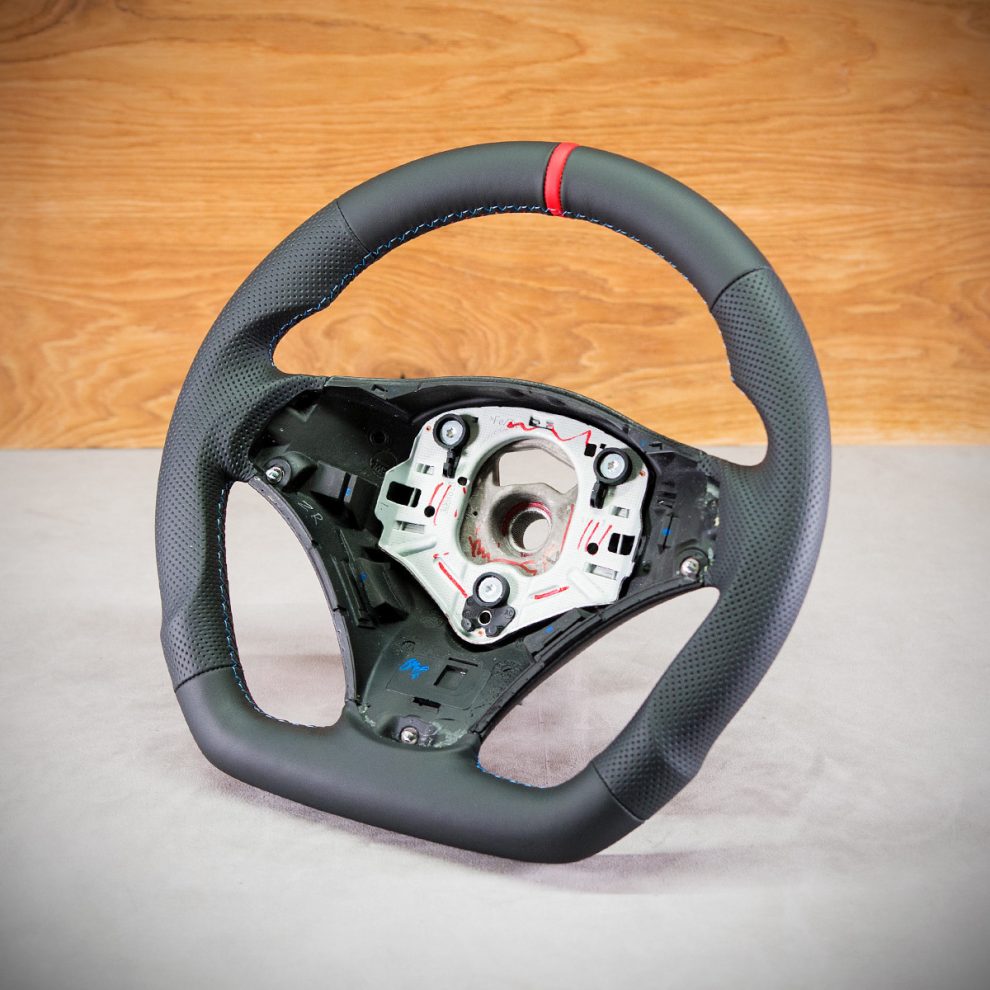 Modyfikacja i obszycie kierownicy BMW E87