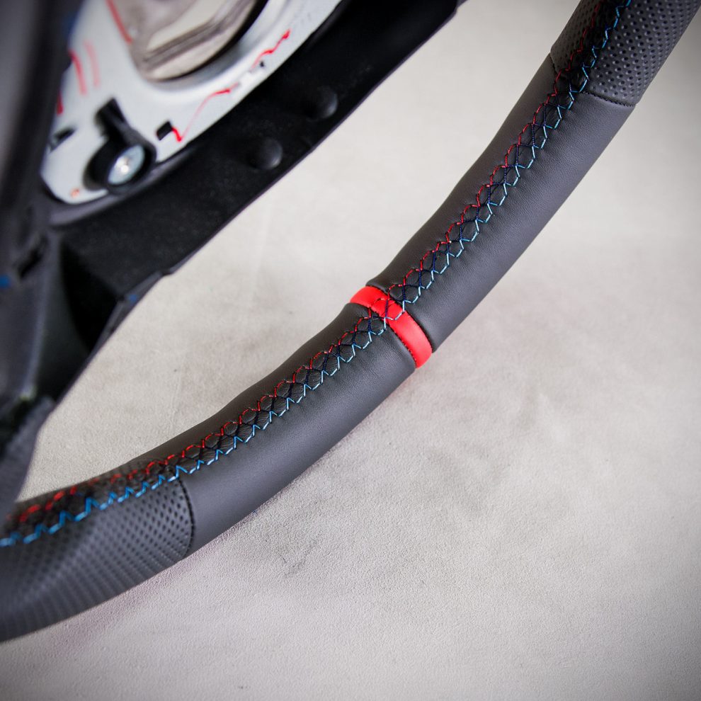 Modyfikacja i obszycie kierownicy BMW E87