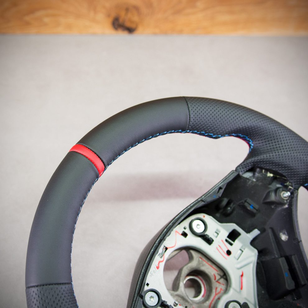 Modyfikacja i obszycie kierownicy BMW E87