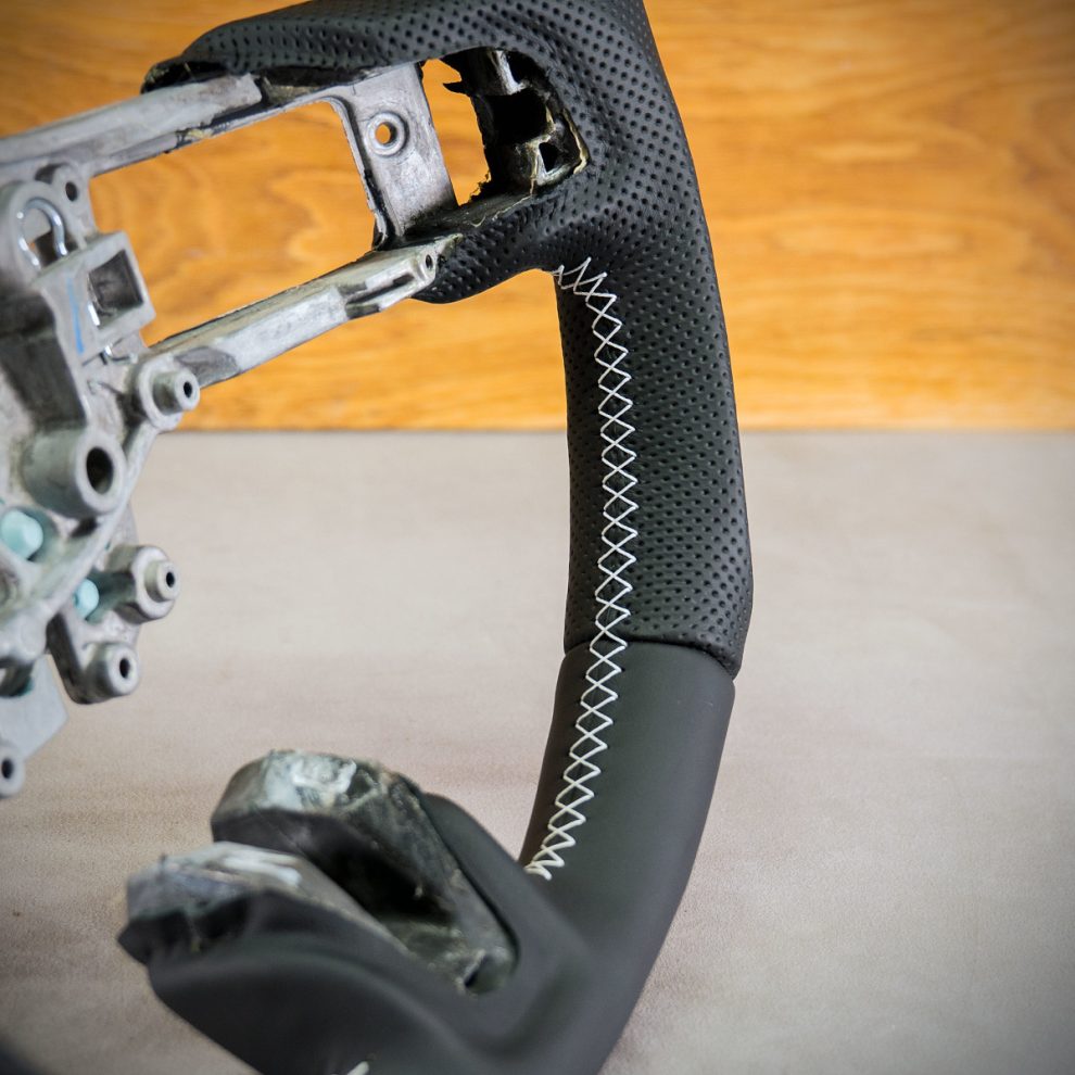 Modyfikacja i obszycie kierownicy Ford Mustang VI