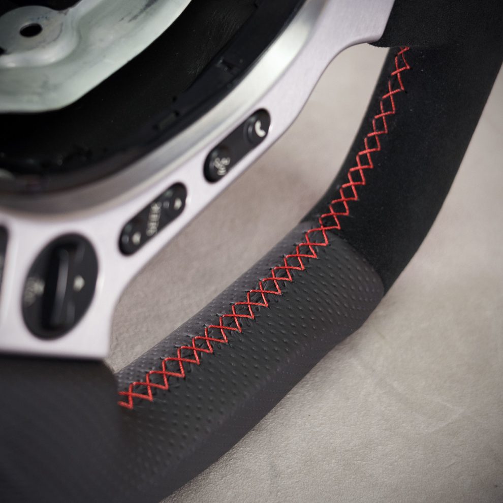 Modyfikacja i obszycie kierownicy Nissan GT-R