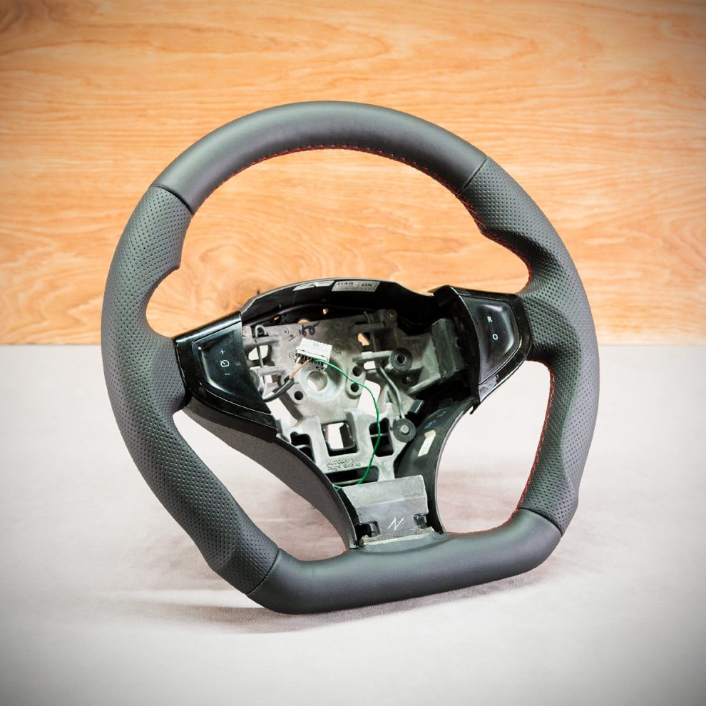 Modyfikacja i obszycie kierownicy Renault Koleos