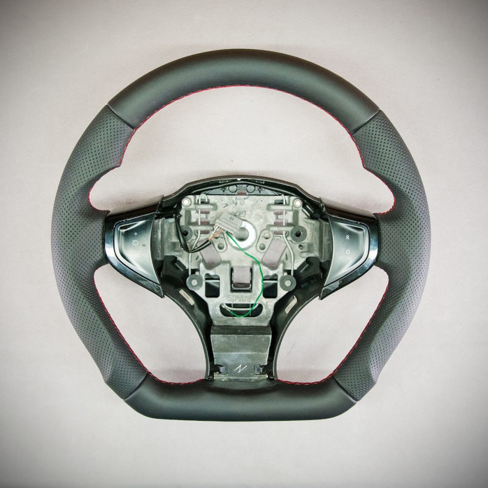 Modyfikacja i obszycie kierownicy Renault Koleos