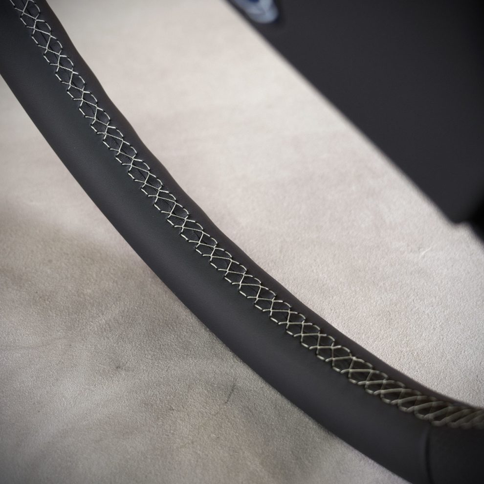 Modyfikacja i obszycie kierownicy Scania R