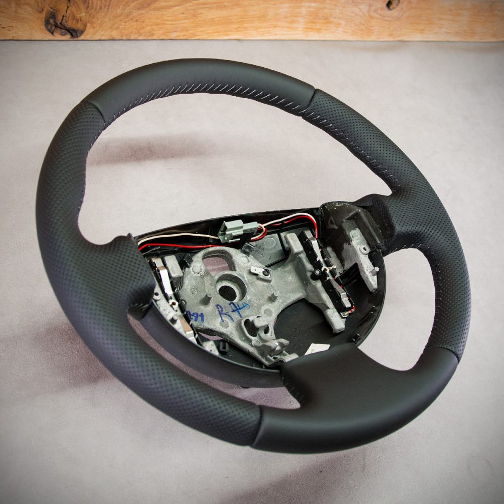 Obszycie kierownicy Renault Megane II